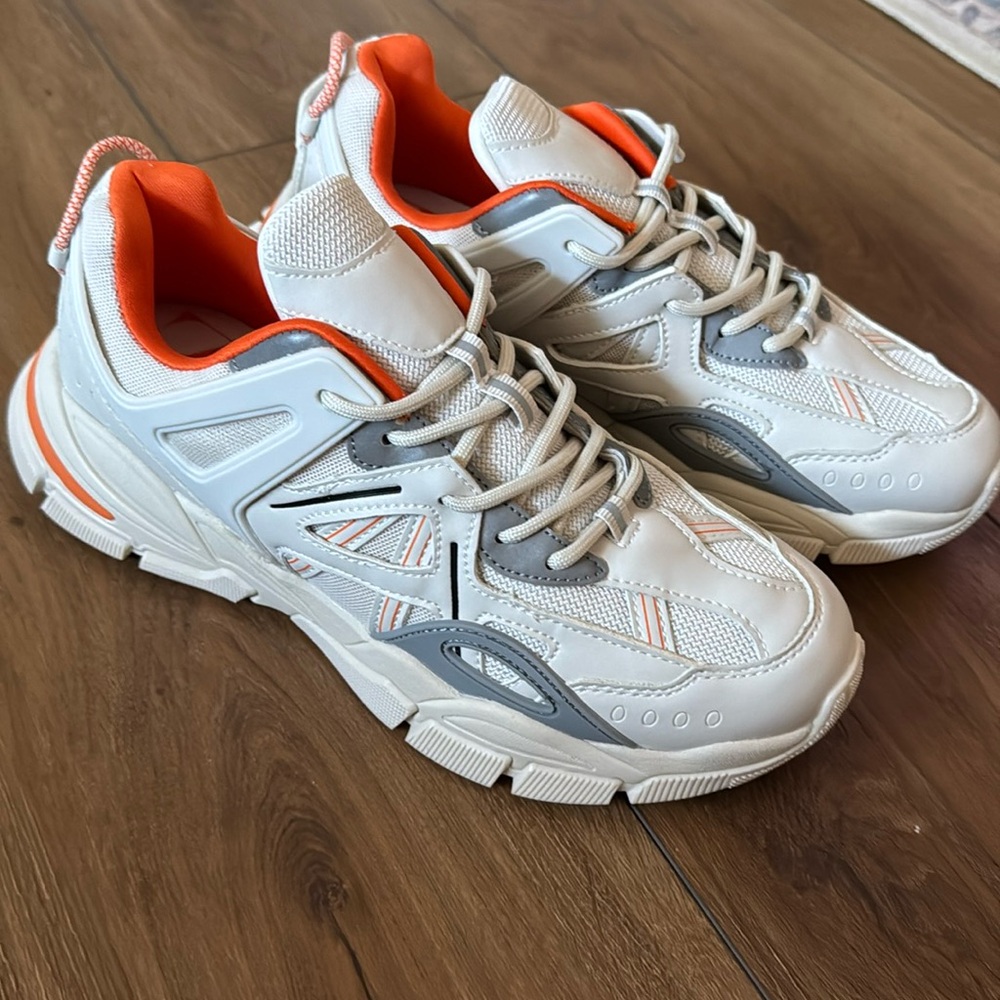 NWT chunky sneakers